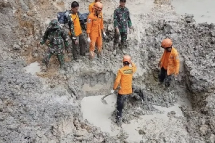 Penambang Emas Masih Tertimbun Longsor di Nagari Sungai Abu, Kabupaten Solok. (Dok. vsi.esdm.go.id)