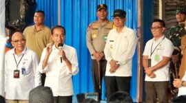 Presiden Joko Widodo kembali menyalurkan bantuan pangan berupa beras kepada warga. (Dok. Bapanas)

