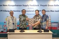 Penandatanganan Nota Kesepahaman (MoU) terkait pasokan Feedstock Proyek Green Refinery Kilang Cilacap. (Dok. pertamina.com)