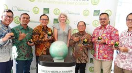 PHE OSES, PHE ONWJ, dan tiga lapangan Pertamina EP di Jawa bagian barat, yakni Tambun Field, Subang Field dan Jatibarang Field, masing-masing berhasil mendapat penghargaan internasional bergengsi Green World Awards, yang diselenggarakan di Auckland. (Dok. Pertamina)