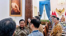Presiden RI Prabowo Subianto menerima kunjungan para pengusaha dari grup-grup besar Korea Selatan di Istana Merdeka. (Facebook.com @Setkab RI)