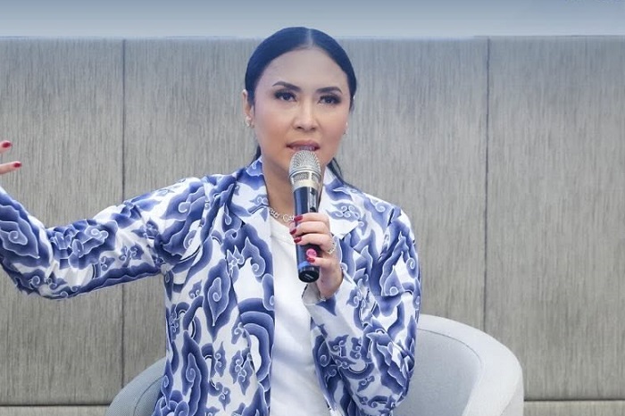 Sosok Agustina Hastarini, istri Menteri UMKM, yang diduga pakai surat dinas untuk jalan-jalan. (Instagram.com @tina.astari)

