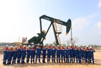 Dirut Pertamina Simon Mantiri meninjau langsung proyek CEOR Minas, bukti keseriusan mendorong target energi nasional. (Dok. Pertamina Hulu Rokan)