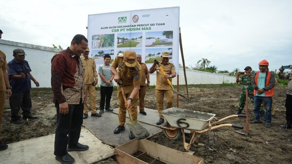 Peletakan batu pertama Pembangunan alun alun di Kecamatan Percut Sei Tuan, Deli Serdang Sumatera Utara, dilakukan secara langsung oleh Bupati Deli Serdang, dr. H. Asri Ludin Tambunan, M.Ked., Sp.PD, didampingi Wakil Bupati Lom Lom Suwondo, S.S., serta manajemen Musim Mas, pada 16 Desember 2025.